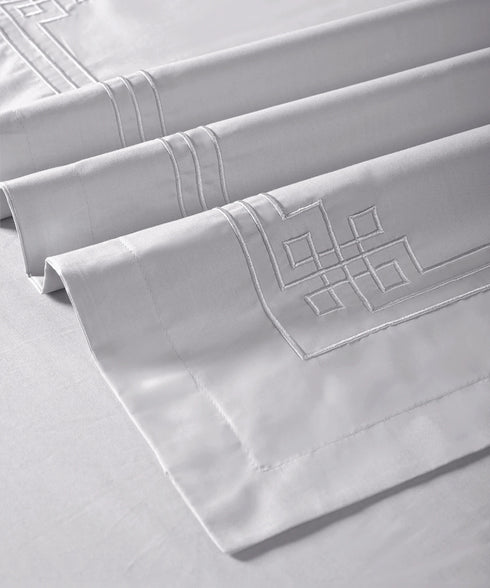 Nectarsoft Luxe Living Solid King Bedsheet Set, Windsor, Silver Cloud|300 TC Cotton| 2 Pillow Cover