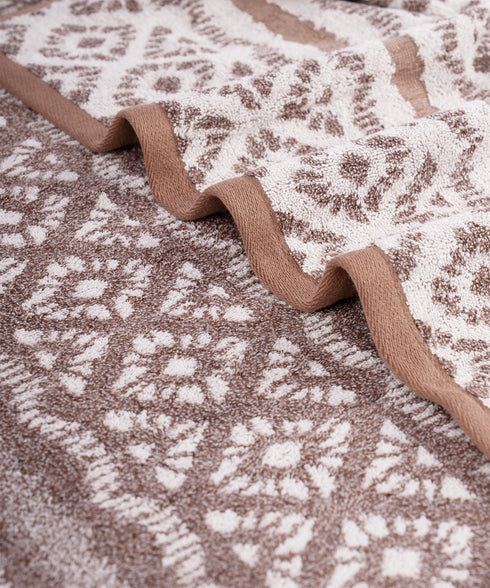 Indulgence By The FirePlace Bath Towel, Super Soft, Intricate Design, 600 GSM, Kelle