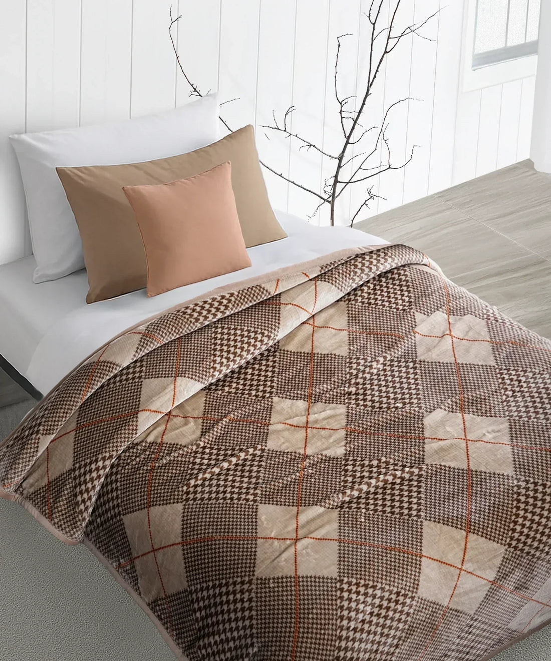 Cotton vs Polyester: Choosing the Right Blanket for Your Home