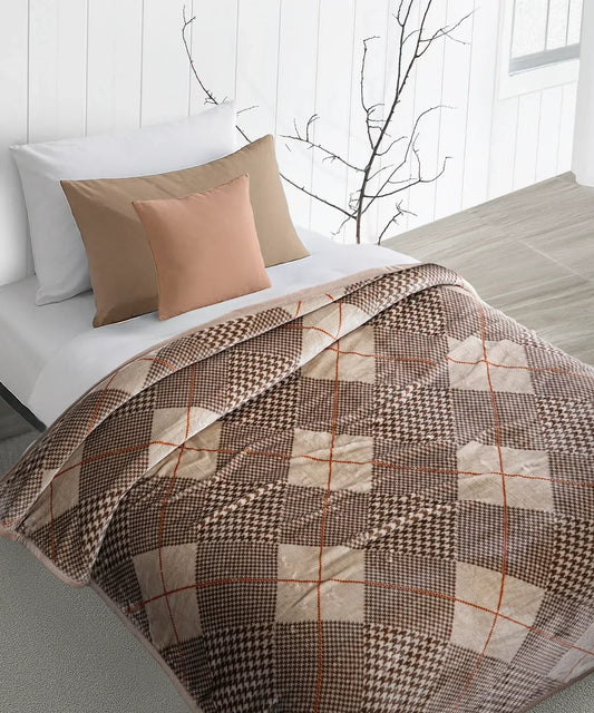 Cotton vs Polyester: Choosing the Right Blanket for Your Home