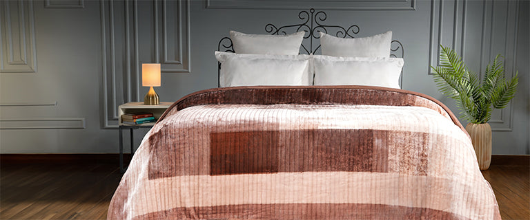 What is a Plush Blanket? Everything You Need to Know