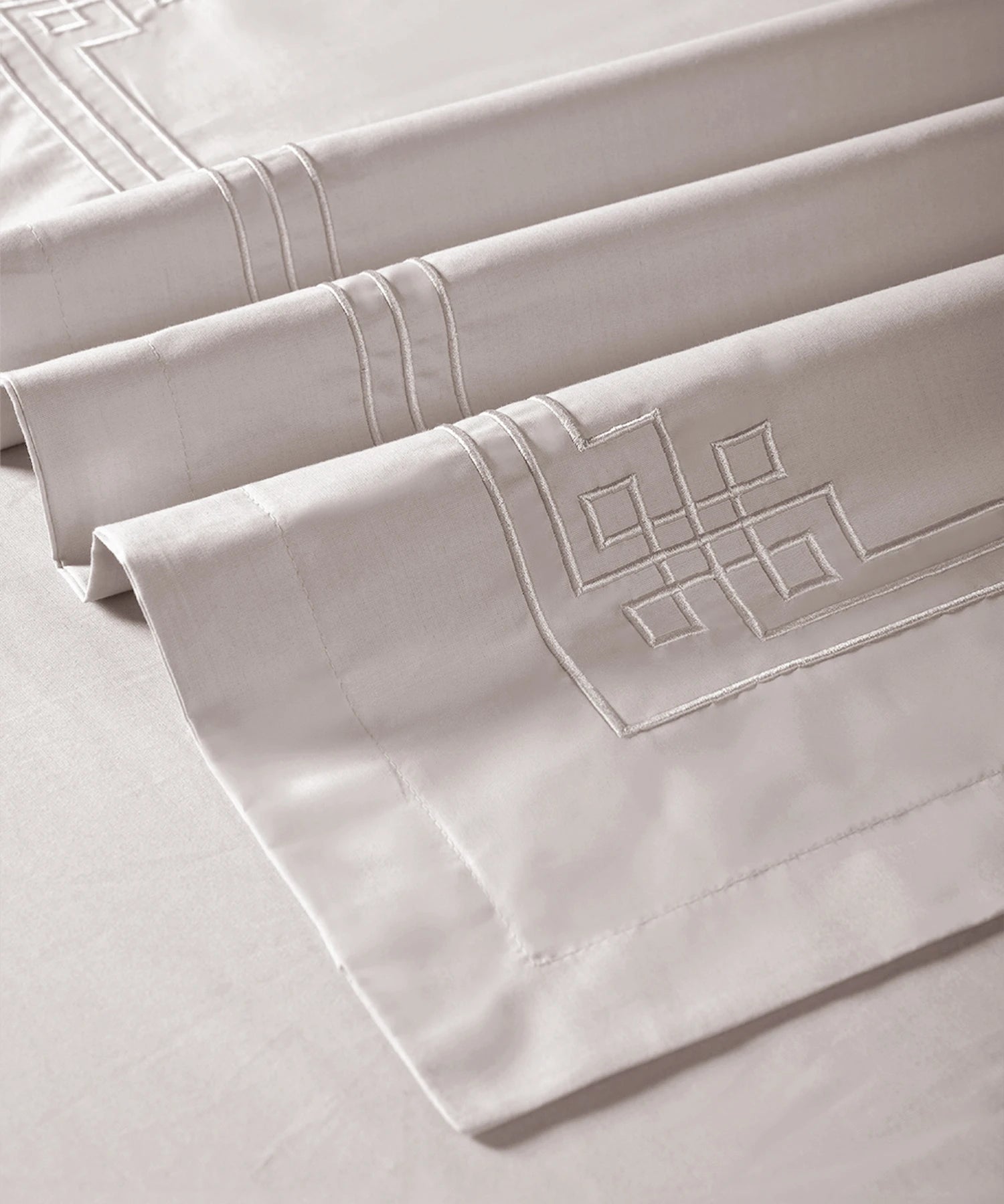 Nectorsoft Luxe Living Solid King Bedsheet Set, Windsor, Powder Puff|300 TC Cotton| 2 Pillow Cover