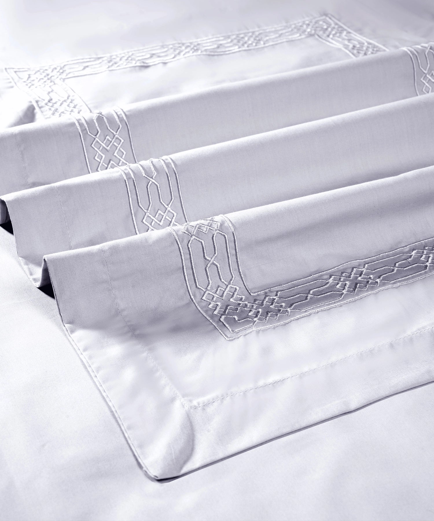 Nectarsoft Luxe Living Solid King Bedsheet ,300 TC ,100% Cotton, Hilton, Silver Cloud
