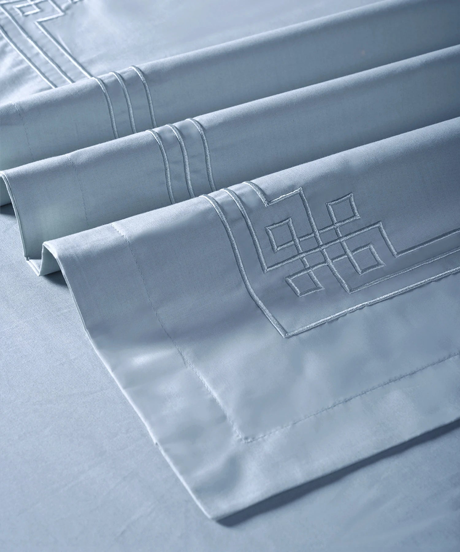Nectorsoft Luxe Living Solid King Bedsheet Set, Windsor, Blue Shadow|300 TC Cotton| 4 Pillow Cover