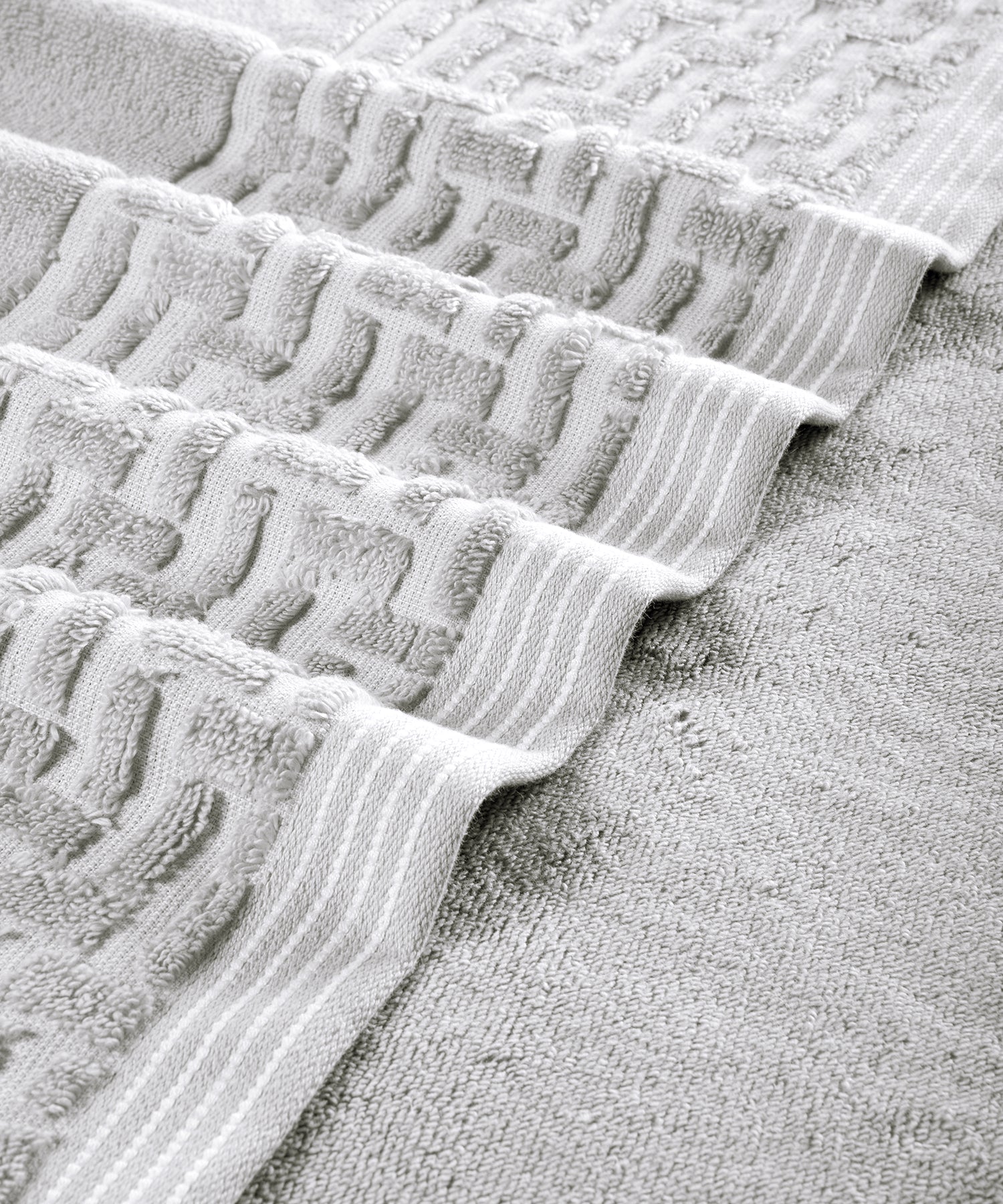 GEO COLLECTION BATH TOWEL, GREY