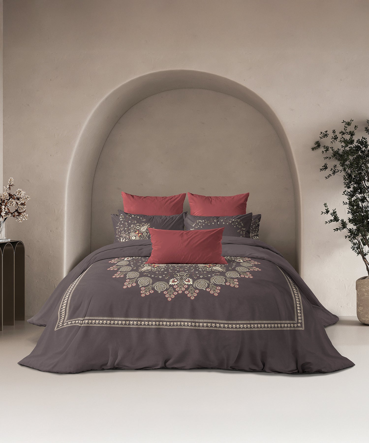 Classic Threads of India King Bedsheet Set, Gota Patti| 210 TC Cotton| 4 Pillow Covers