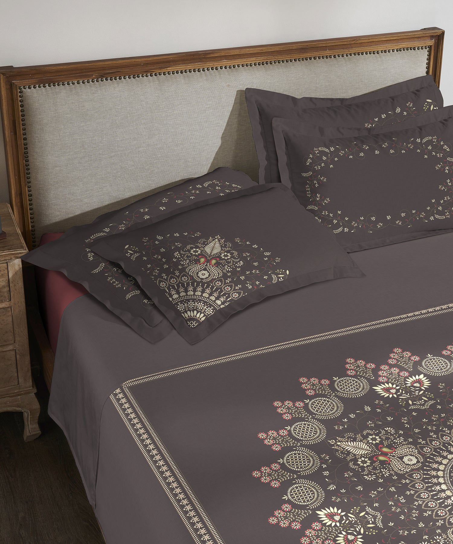 Classic Threads of India King Bedsheet Set, Gota Patti| 210 TC Cotton| 4 Pillow Covers