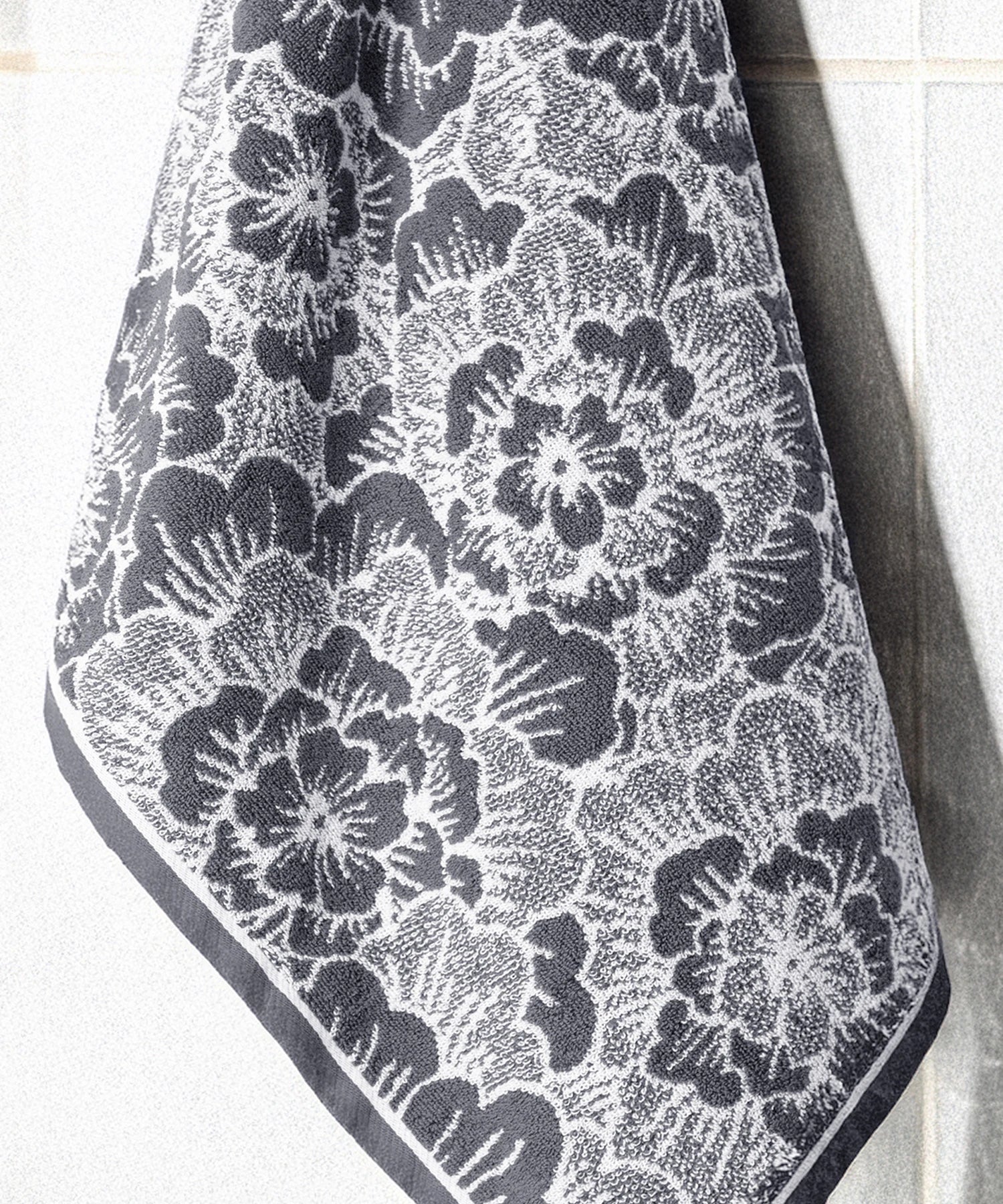 Floral 1 Pc Bath Towel, Grey| 600 GSM Cotton