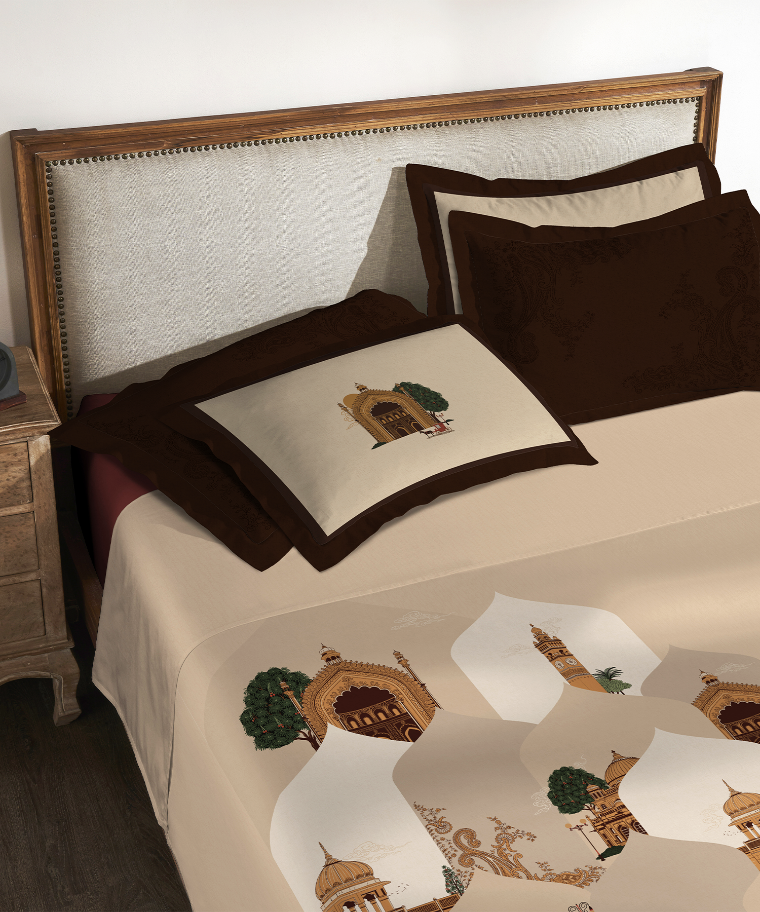 Classic Safarnama King Bedsheet Gift Box| Awadhi Ride | 210 TC Cotton| 2 Pillow Covers