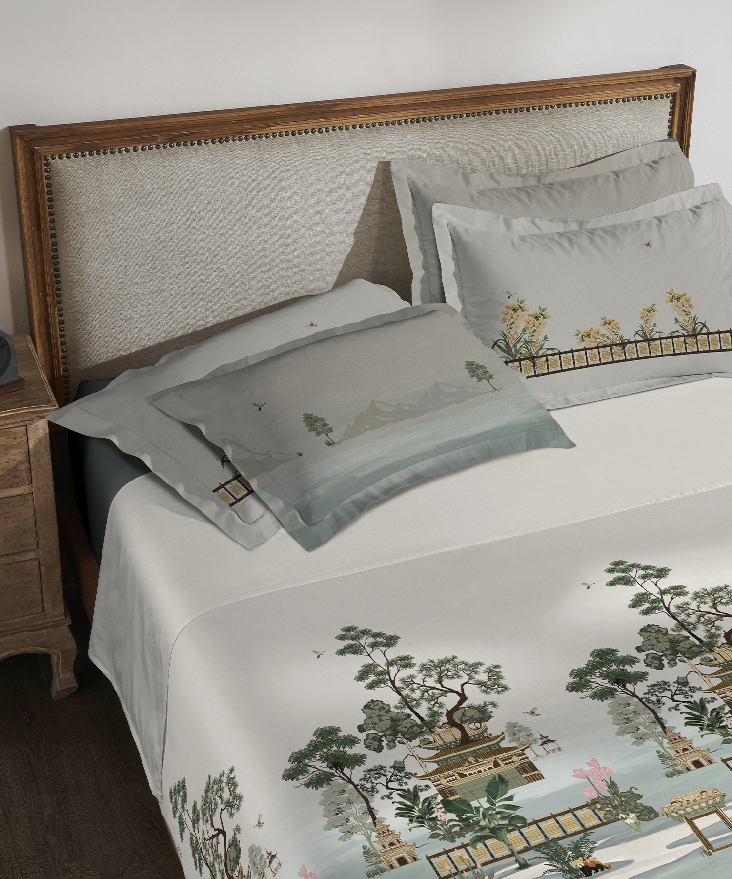 Classic Safarnama King Bedsheet Gift Box| Skybound Tracks | 210 TC Cotton| 2 Pillow Covers