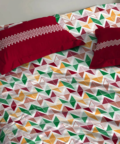 Urban Comfort Queen Bedsheet Set, Trippy Triangles Red |144 TC Cotton| 2 Pillow Covers